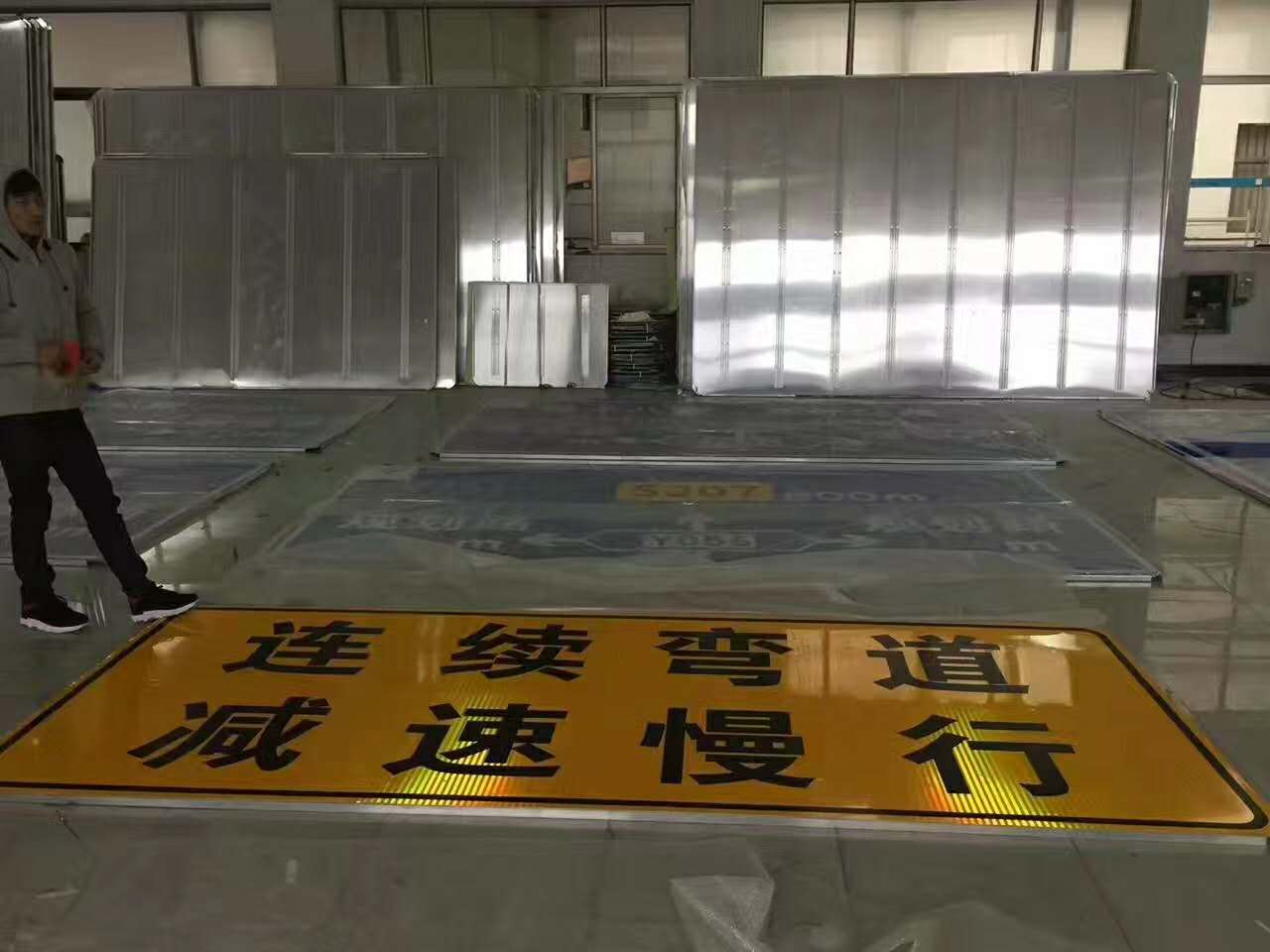 道路指示牌